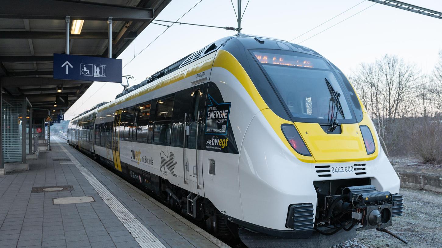 Bis Mai wird der Batterie-Zug von Alstom im Fränkischen Seenland und in Baden-Württemberg im Fahrgastbetrieb getestet. 