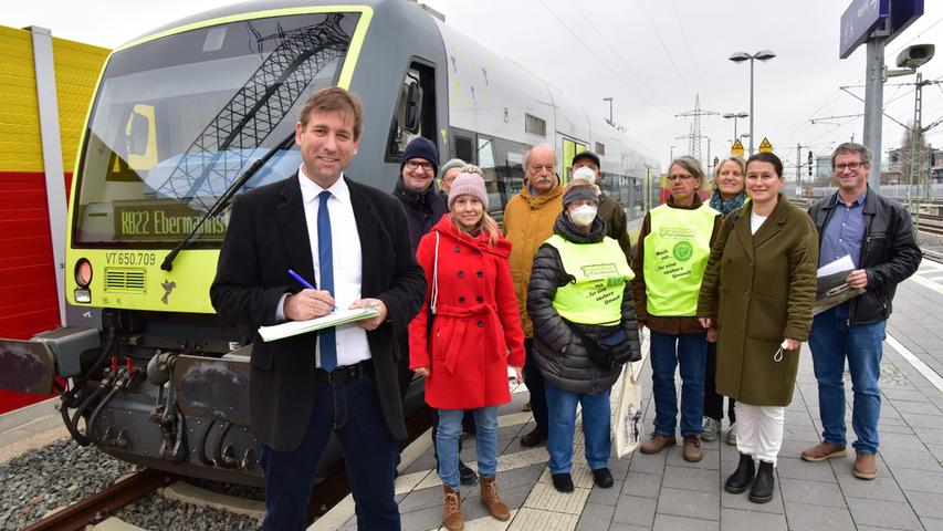 5815 Unterschriften für attraktivere Wiesenttalbahn an Landtag übergeben