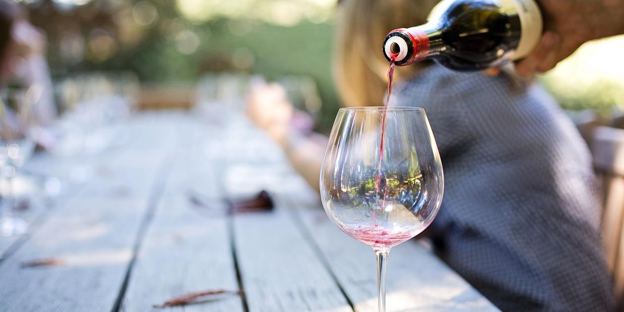 Kann Wein schlecht werden? Haltbarkeit von Rot- & Weißwein - Ernährung | Nordbayern