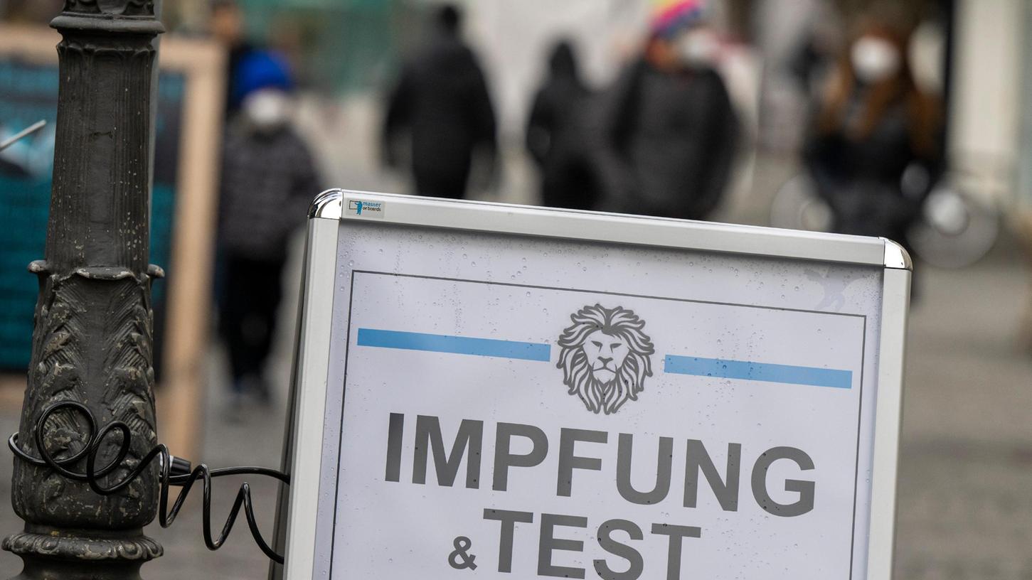 Künftig bekommen Nicht-Geboosterte keinen Lohnausfall mehr gezahlt. Künftig bekommen Nicht-Geboosterte keinen Lohnausfall mehr gezahlt.