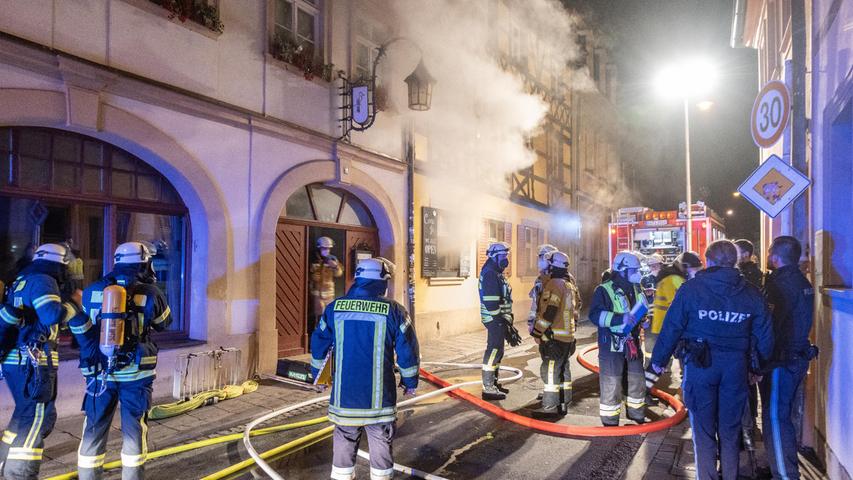 Die Brandursache ist noch unklar, die Kriminalpolizei Bamberg hat die Ermittlungen aufgenommen.
