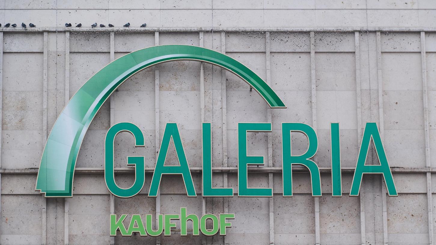 Deutschlands letzte große Warenhauskette Galeria Karstadt Kaufhof erhält zur Bewältigung der Corona-Krise weitere Staatshilfen in dreistelliger Millionenhöhe. Deutschlands letzte große Warenhauskette Galeria Karstadt Kaufhof erhält zur Bewältigung der Corona-Krise weitere Staatshilfen in dreistelliger Millionenhöhe.