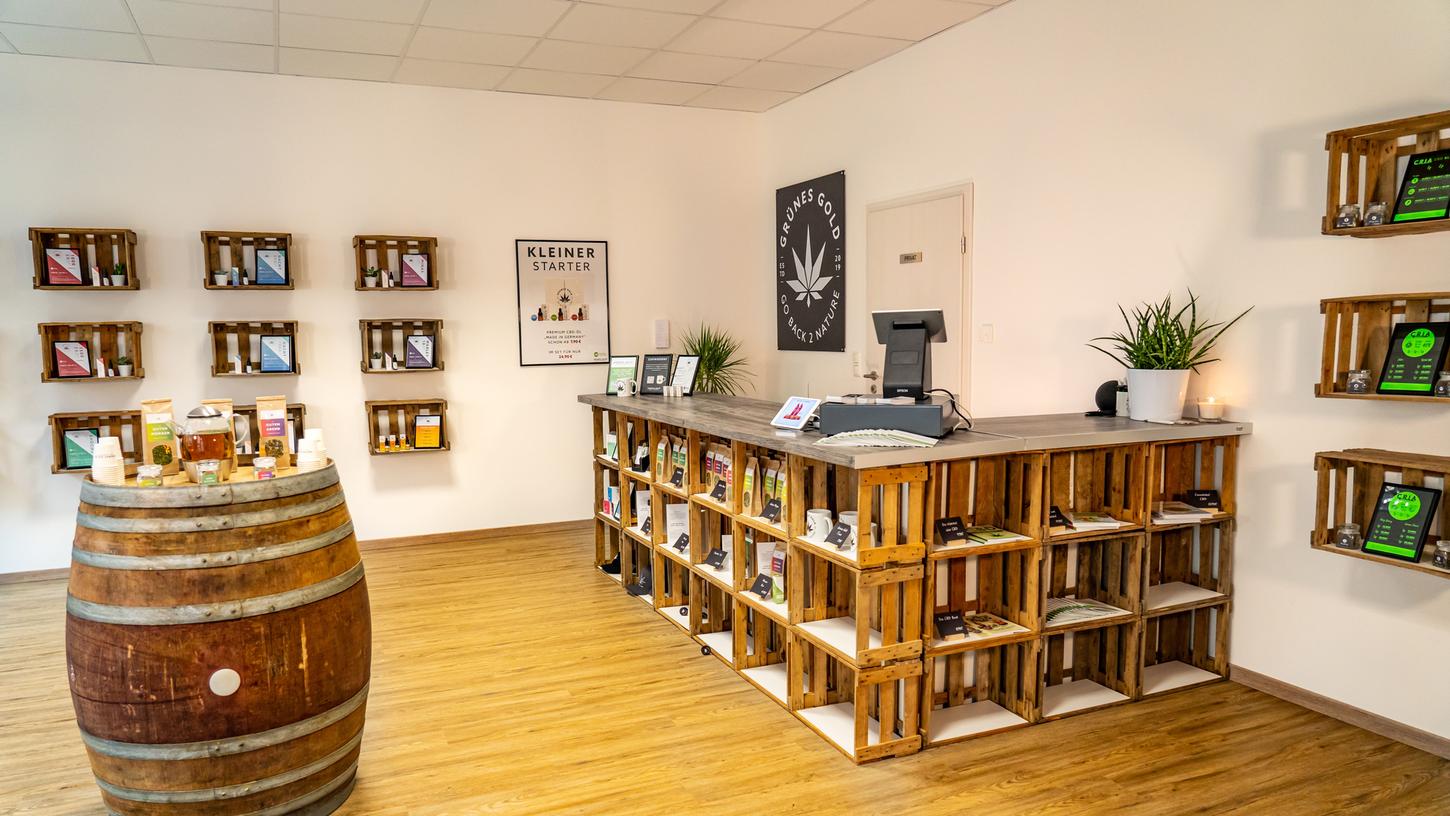 Der CBD-Laden "Grünes Gold" in Ansbach bietet Hanfprodukte in allen möglichen Varianten an.