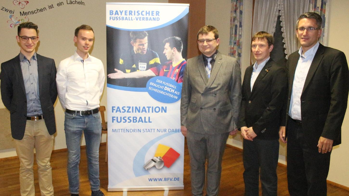 Jonas Lux (Zweiter von links) und Markus Kemether (Zweiter von rechts) hören im Jura Süden als Mitglieder des Gruppenausschusses auf. Uwe Wichmann (Mitte) stellt sich zur Wiederwahl als Obmann. Das Bild stammt von den letzten Wahlen im Februar 2018.  