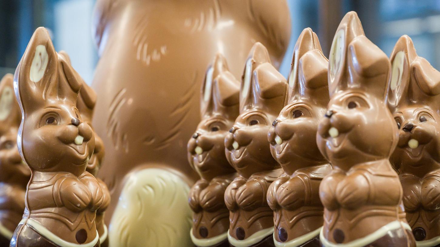 Lieferengpässe und steigende Rohstoffpreise machen sich auch bei den Schokohasen bemerkbar. Lieferengpässe und steigende Rohstoffpreise machen sich auch bei den Schokohasen bemerkbar.