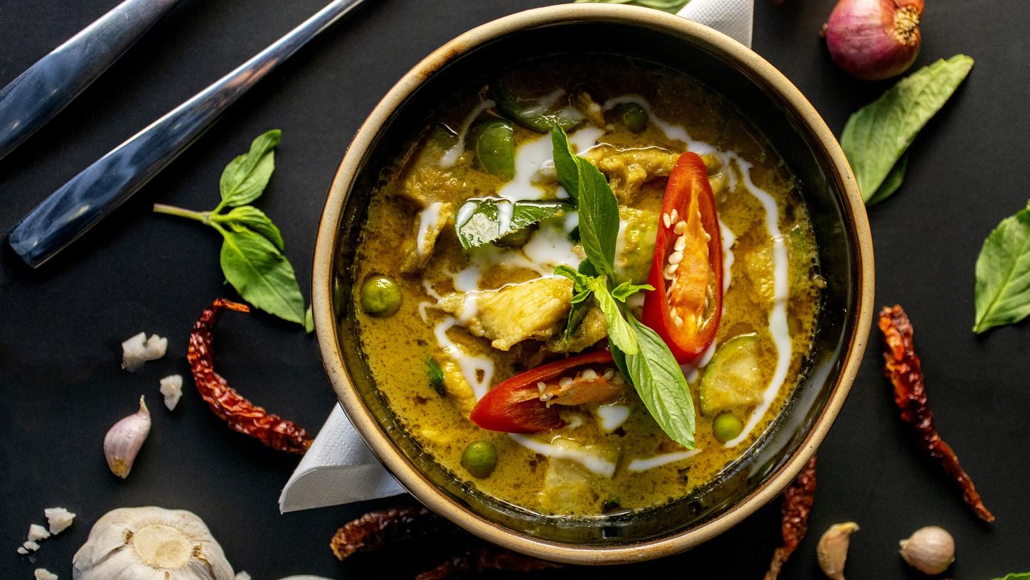 Wie scharf das Curry sein wird, hängt stark mit der Wahl der Currypaste ab.