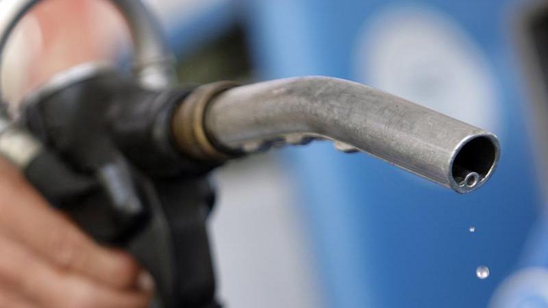 Die Spritpreise sind zuletzt deutlich gestiegen, so viel ist klar. Umstritten dagegen sind die Ursachen dafür. Die Spritpreise sind zuletzt deutlich gestiegen, so viel ist klar. Umstritten dagegen sind die Ursachen dafür.