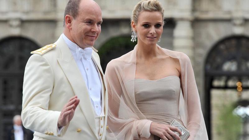 Monacos Fürst Albert und seine Verlobte Charlene Wittstock lassen sich die Hochzeit von William und Kate nicht entgehen. Wohl auch deshalb nicht, weil sie sich das ein oder andere abschauen können - für ihre eigene Trauung im Juli.
