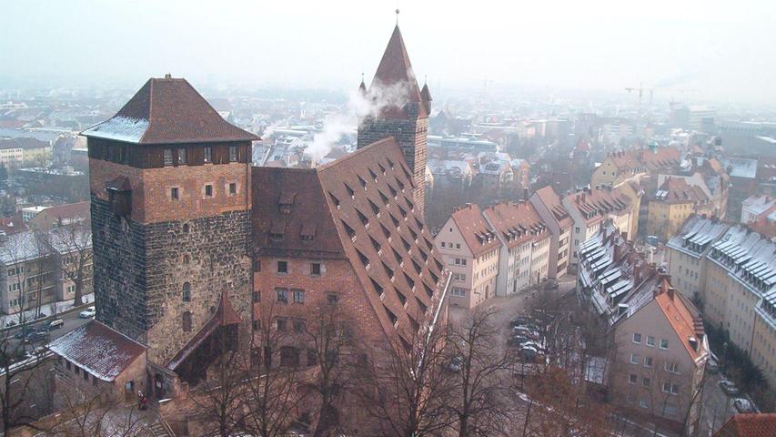 Dieselbe Ansicht, vom Sinwellturm aus aufgenommen, im Jahr 2003. Der Bildervergleich machte den Anfang für das ehrenamtliche Projekt unserer Autoren von "Nürnberg – Stadtbild im Wandel".  