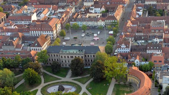Gebühren, Pfand, Handyparken und mehr: Das ändert sich für die Bürger von Erlangen 2023