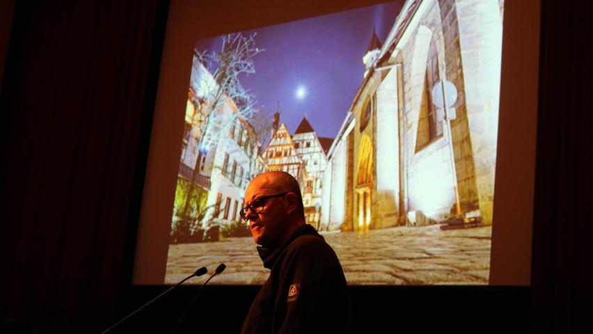 Michael Müller erläuterte das Vorgehen im Stadtrat anhand von Bildern.
