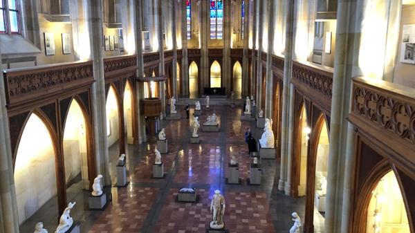 Bildhauerei in altehrwürdigem Kirchenschiff – das gibt es so nur in Berlin. Mehr persönliche Lieblingsorte von unserem Berlin-Korrespondent Harald Baumer.