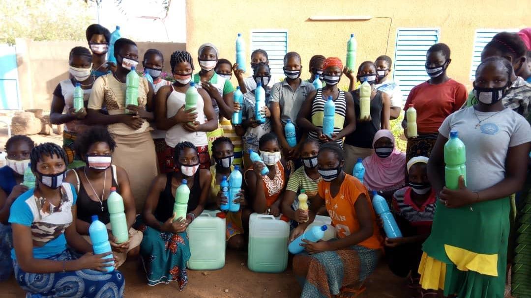 Seife, Masken und Desinfektionsmittel als Mittel im Kampf gegen Corona werden in Kaya selbst produziert. Was durch den Militärputsch in Burkina Faso deutlich schwieriger geworden ist.