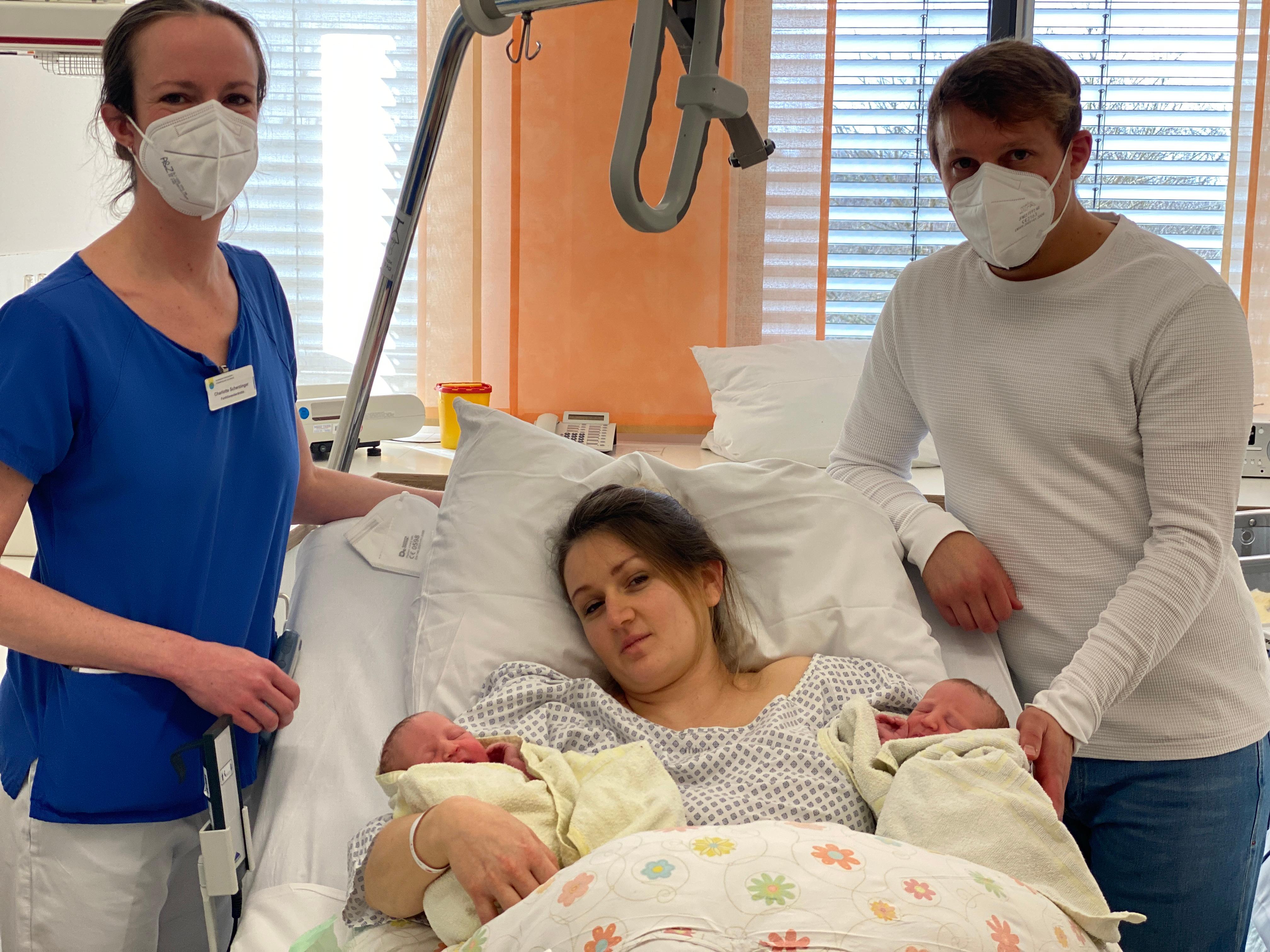 Radio-Mama Elena Pelzer Gibt Ihre Zwillinge Ab - XHZA