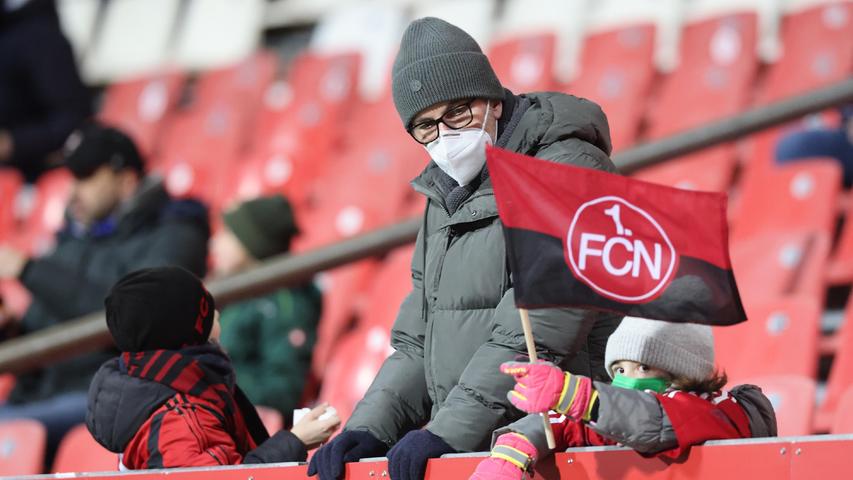 Gänsehaut-Bilder! Club-Fans sind endlich zurück: Hier feuern 10.000 den FCN an