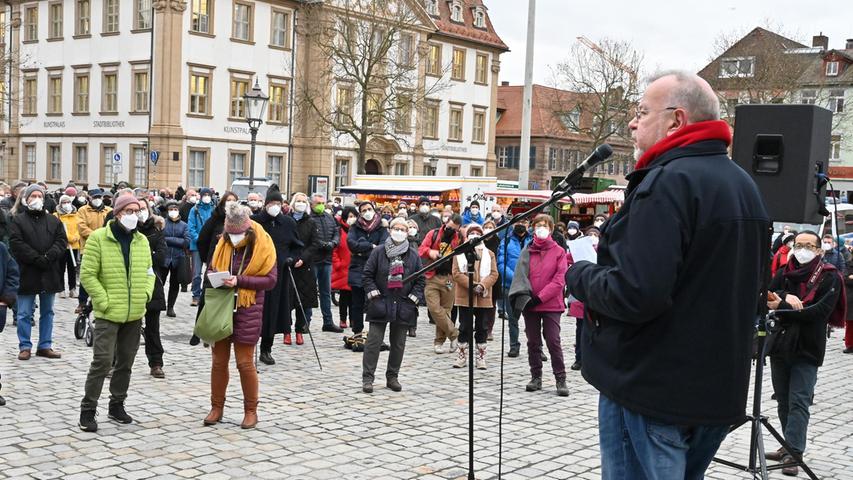 Auch Thomas Heideloff von der Rettungsdienstleitung des BRK-Kreisverbandes Erlangen-Höchstadt fand bei der Kundgebung in Erlangen eindringliche Worte. 