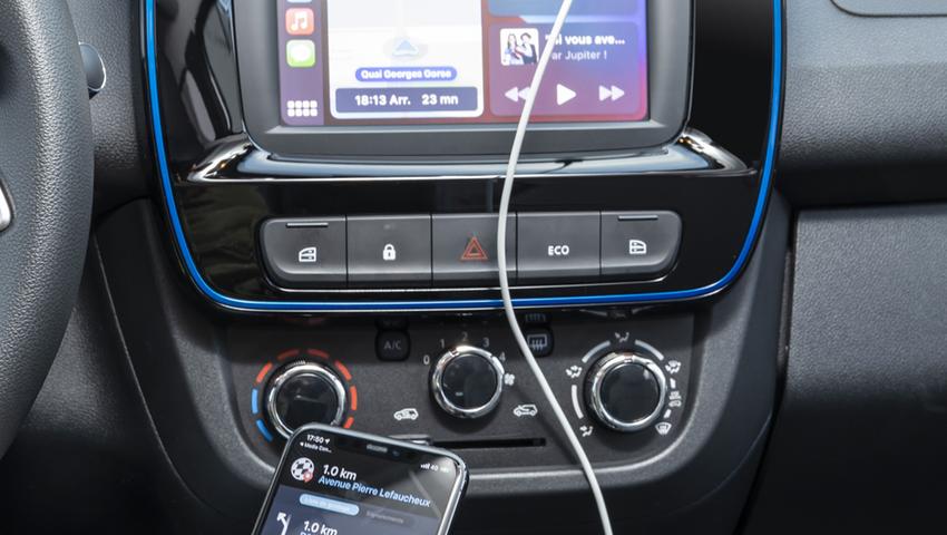 Das Smartphone wird via Apple CarPlay oder Android Auto integriert. So lässt sich auch ein besseres Navi als das ab Werk installierte nutzen.