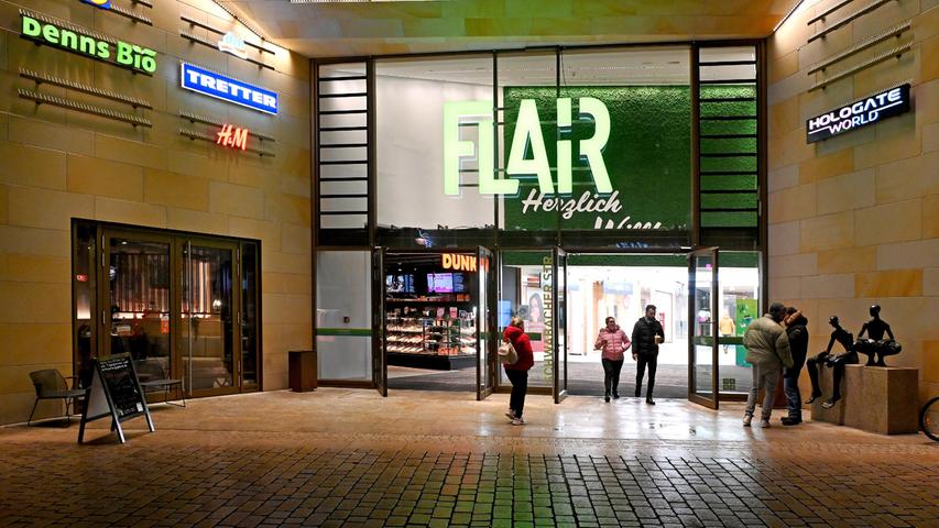 2021 wurde das Flair in Fürth mit über 60 Geschäften und Restaurants neu eröffnet. 