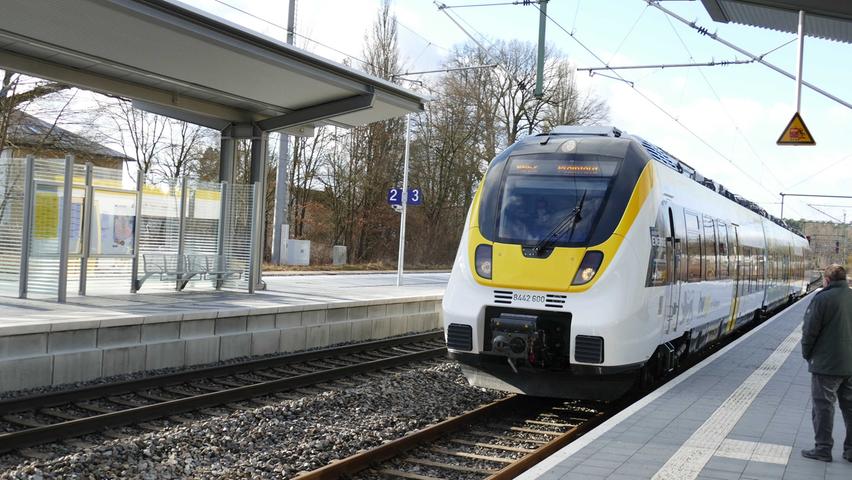 Am Samstag haben DB und Alstom Bayerns ersten Akkuzug auf die Strecke Gunzenhausen-Pleinfeld geschickt. Mit an Bord war auch der Bayerische Ministerpräsident Dr. Markus Söder und Alstom-Chef Müslüm Yakisan.