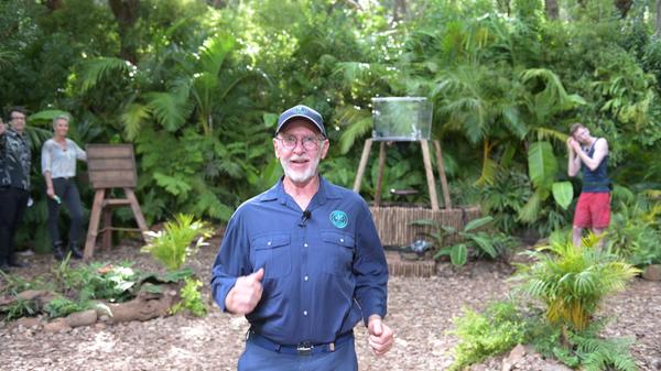 Sonja Zietlow und Daniel Hartwich begrüßten Finalist Manuel Flickinger zu seiner letzten Dschungelprüfung. Dr. Bob erklärte wie immer den Ablauf.