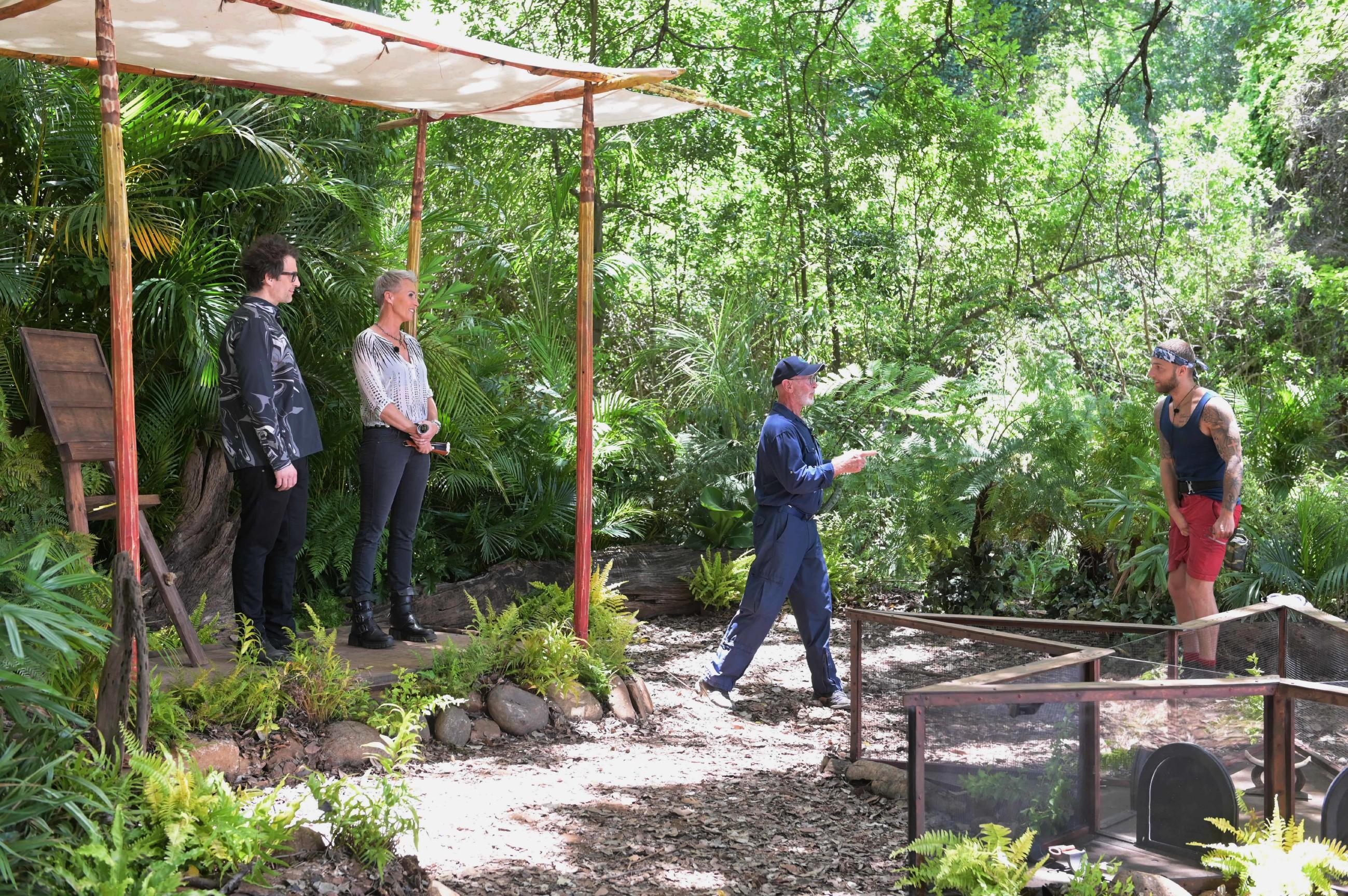Drei Dschungelprüfungen gab es zum Finale. Die Prüfungen trugen jeweils die Namen der drei Musketiere: "Athos" (Filip), "Porthos" (Eric) und "Aramis" (Manuel). Fünf Sterne konnte jeder Finalist erspielen. Drei für drei Vorspeisen, Haupt- und Nachspeisen. Einen für den Lieblingsdrink des jeweiligen Stars und einen weiteren für je ein "Goodie". 