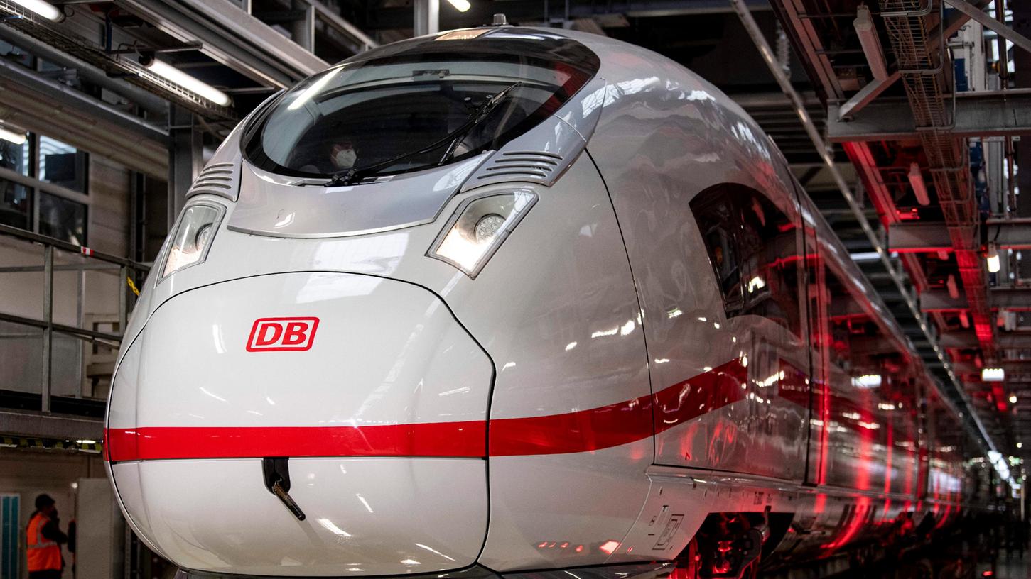 Die Bahn möchte ein ICE-Ausbesserungswerk im Großraum Nürnberg ansiedeln. Das soll Arbeitsplätze bringen und es ermöglichen, dass mehr Verkehr über die Schiene geht. 