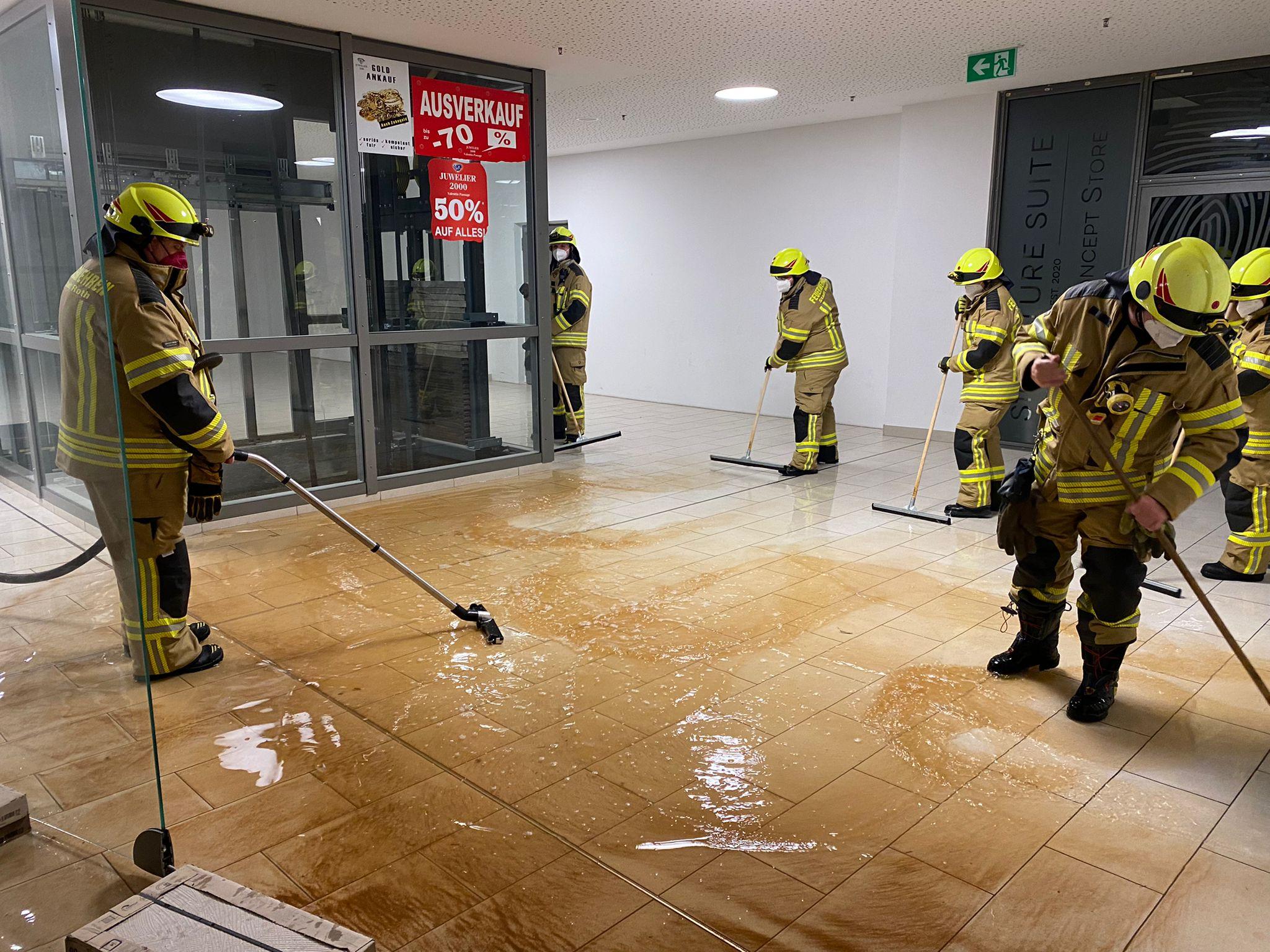 20220205 - Wasser in Valentinspassage - 03.jpeg