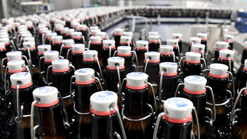Der Brauerei-Bund befürchtet im Sommer einen Mangel an Bierflaschen.