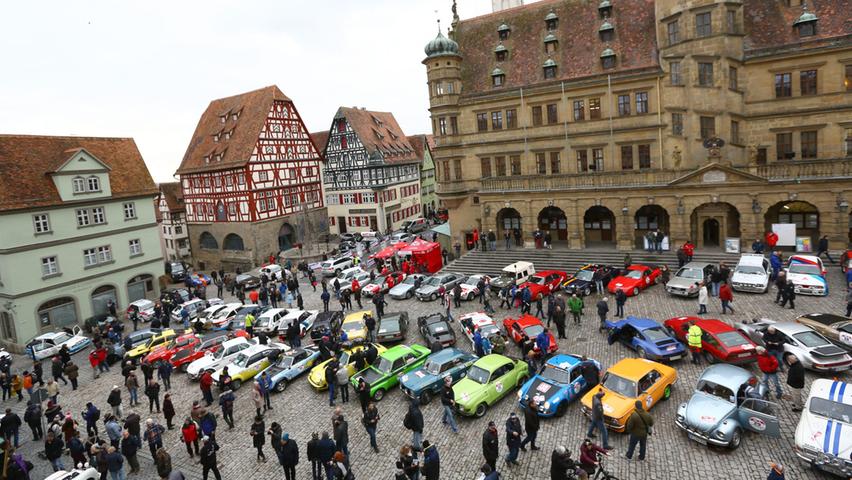 Oldtimer-Herz was willst du mehr? Startaufstellung auf dem Rothenburger Marktplatz. Oldtimer-Herz was willst du mehr? Startaufstellung auf dem Rothenburger Marktplatz.
