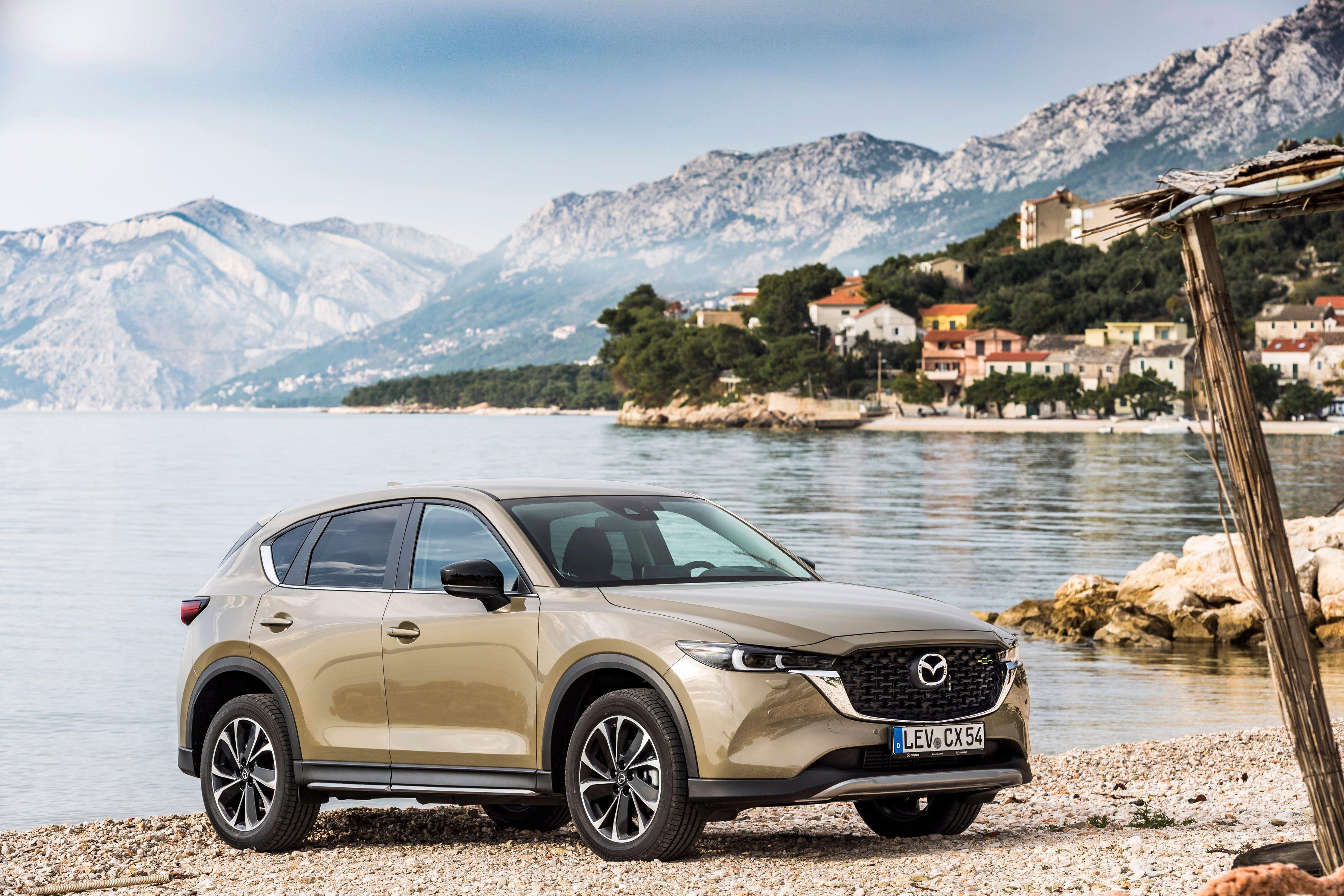 Wer einen Benziner präferiert, hat die Wahl zwischen zwei Vierzylindern: Einer 2,0-l-Maschine mit 121 kW/165 PS und einem 2,5-l-Antrieb mit 121 kW/165 PS.