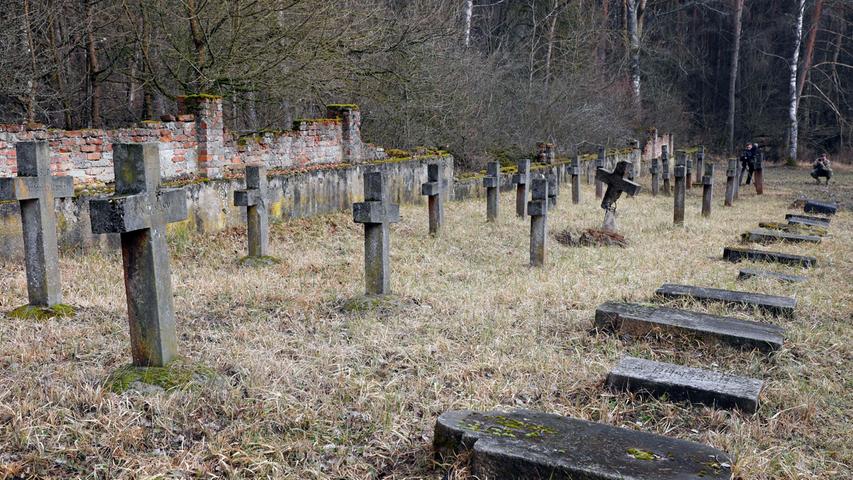 Auf dem Polenfriedhof waren fast ausschließlich polnische Staatsbürger begraben, bevor sie 1962 umgebettet wurden.