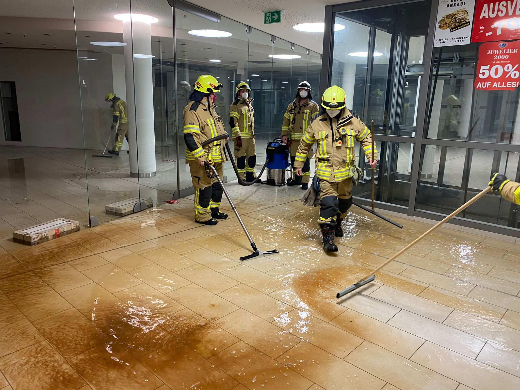 Wasserschaden in Rother Valentin-Passage
