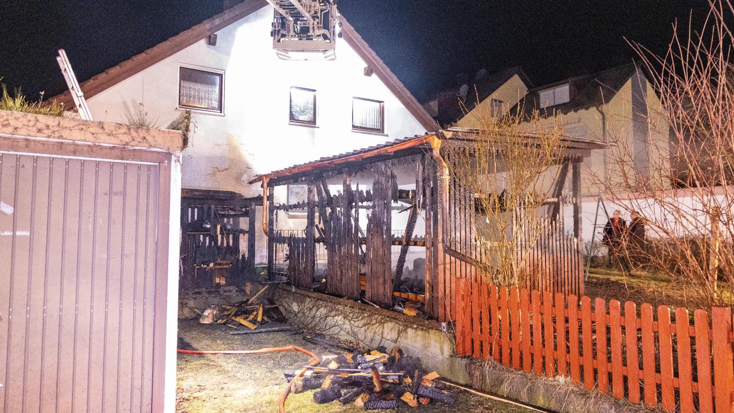 Buckenhofen: Gartenlaube ist völlig niedergebrannt