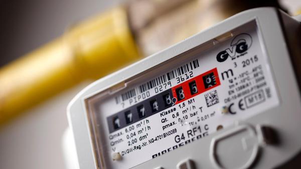 Ein Gaszähler in einem Keller zeigt den Gasverbrauch für die Heizung und Warmwasser im Haushalt an. Deutschland gehört w