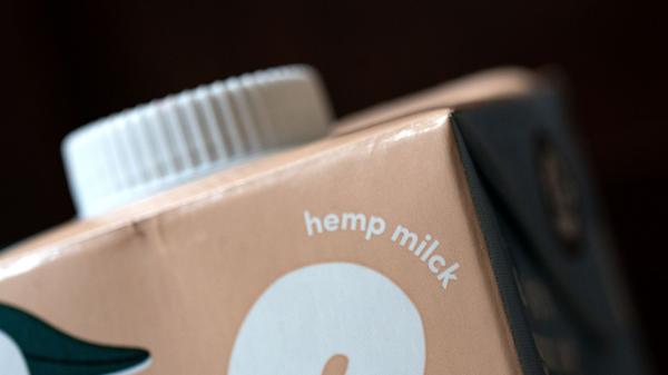 Grundsätzlich gilt hier: Deckel ab und beides in die Gelbe Tonne.