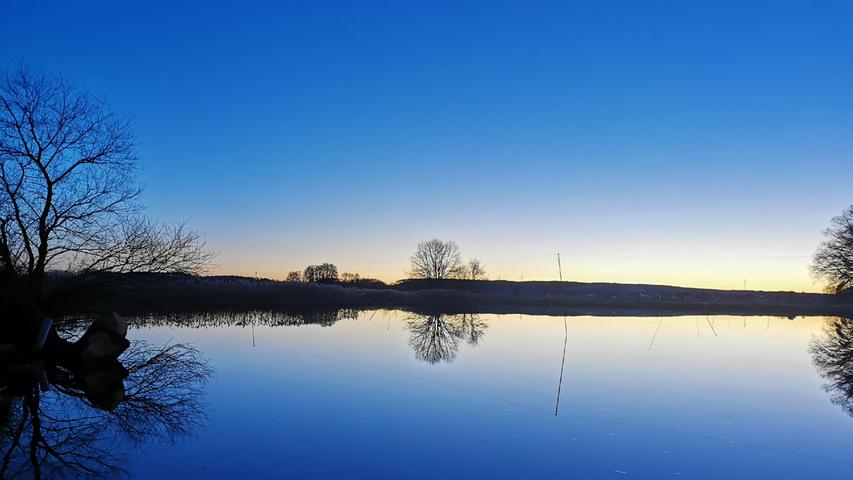 Blaue Stunde am Stecksee in Poppenwind.