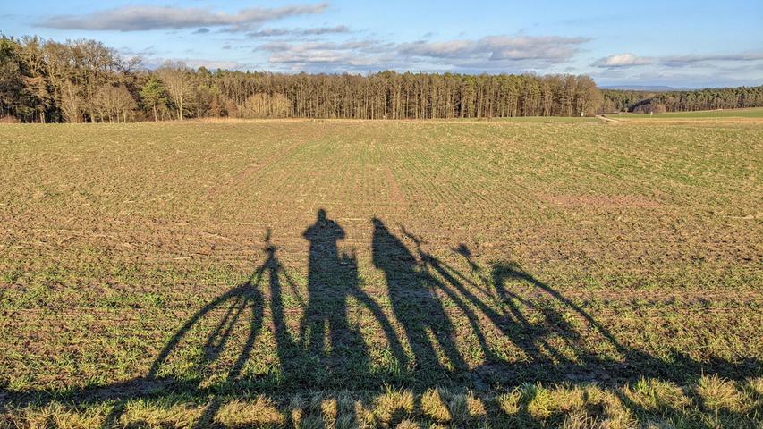 "Selfie" bei der ersten Fahrradtour bei Adelsdorf: Der Frühling wirft seine Schatten voraus! 