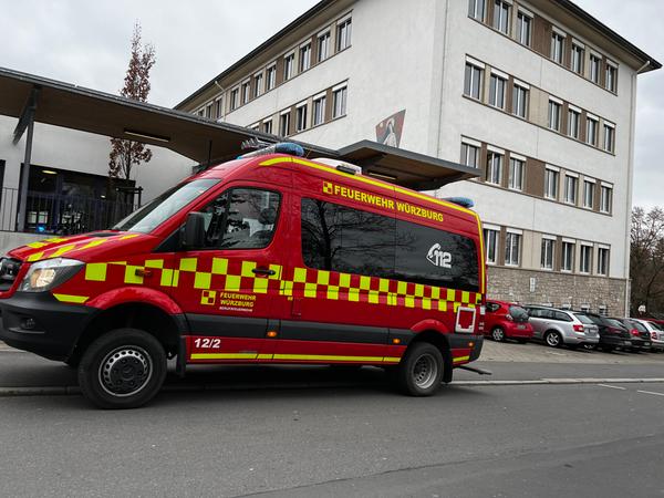 Bei einem Brand an der Würzburger Maria-Ward-Schule wurden sieben Schülerinnen verletzt.