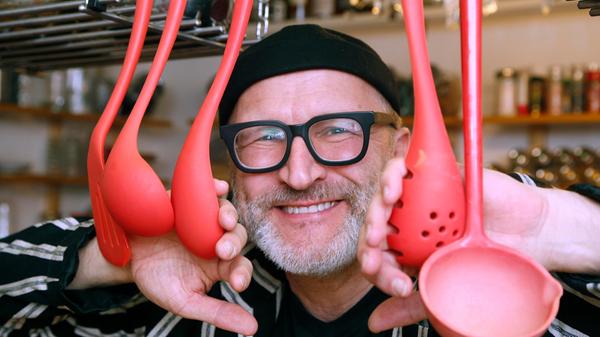 Rot ist das Thema in der Küche.