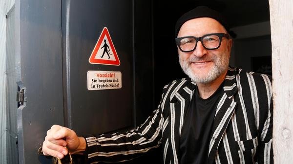 Vorsicht, Sie begeben sich in Teufels Küche! Wenn der genauso sympathisch aussieht wie der Hausherr, bleibt man trotzdem gern.