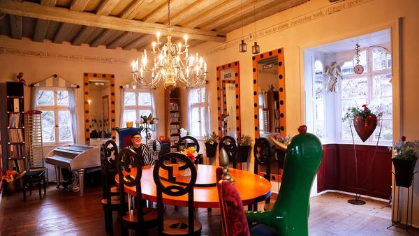 Im Salon des Hauses fühlt man sich ein bisschen wie Alice im Wunderland.