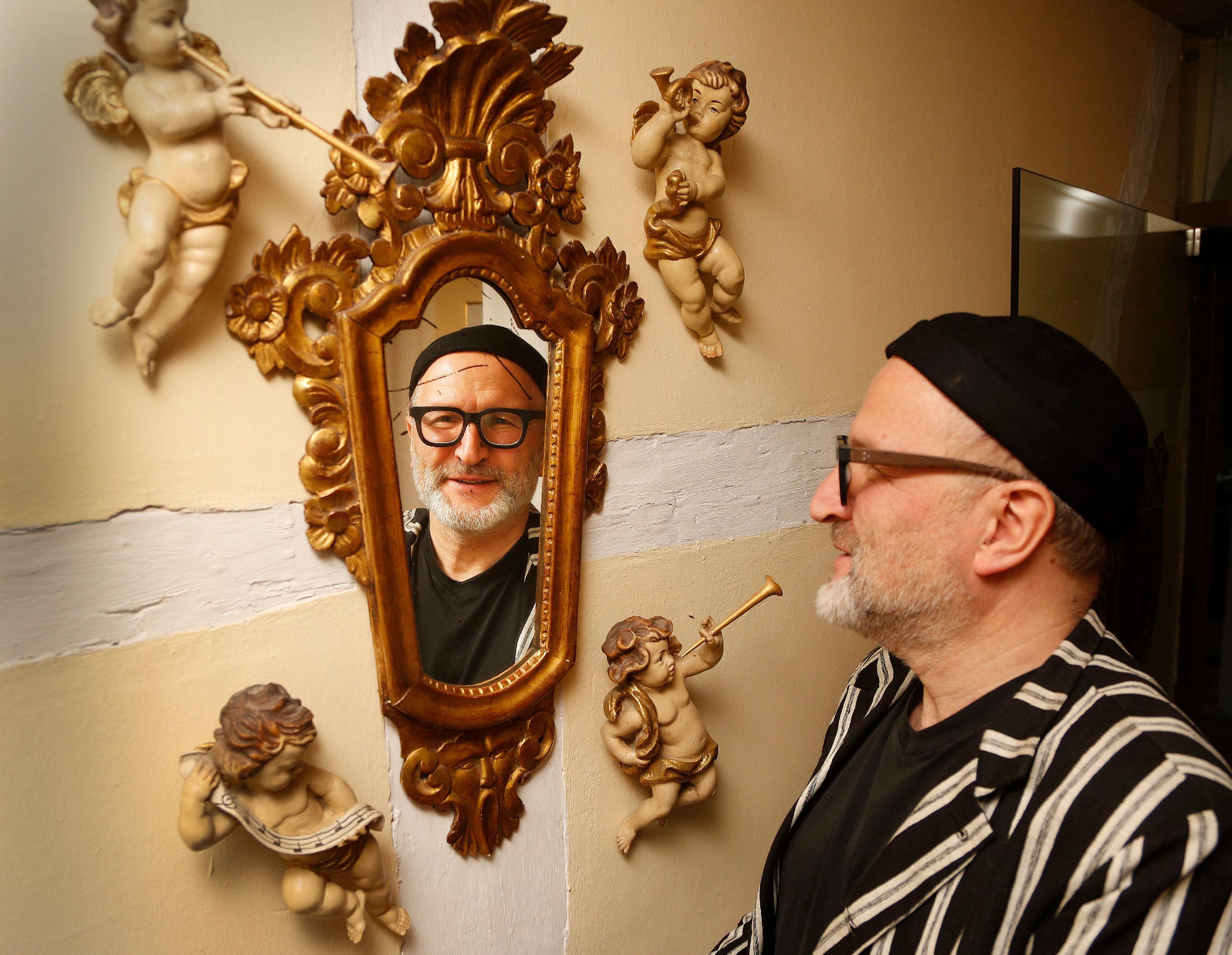 Till Eulenspiegel? Nein, aber fast. Engelchen gibt es auch viele im Herrensitz.