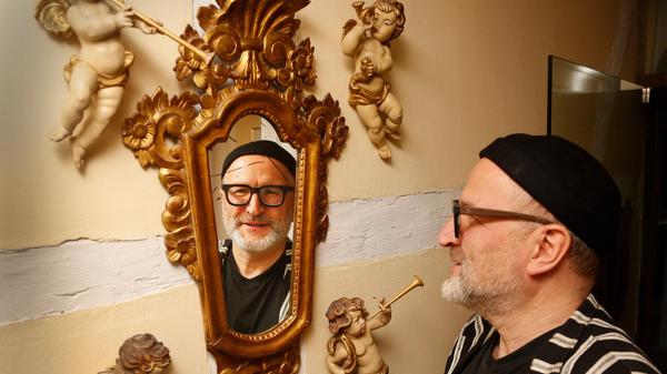 Till Eulenspiegel? Nein, aber fast. Engelchen gibt es auch viele im Herrensitz.