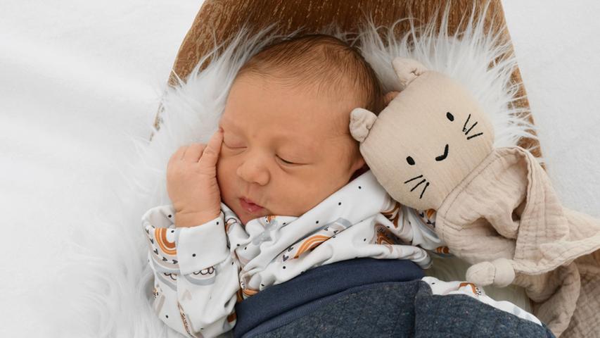 Herzlich willkommen auf der Erde: Der kleine Gabriel Essel ist am 9. Februar 2022 im Klinikum Forchheim auf die Welt gekommen. Mama und Papa können stolz sein auf ihren 3500 Gramm süßen Sohnemann.