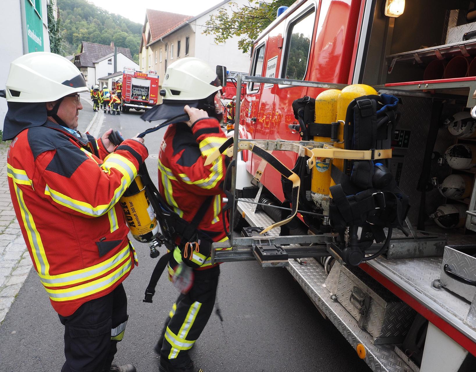Übung bei der Feuerwehr: „Viele gehen nicht mehr dazu, weil ihnen ihre Freizeit wichtiger ist. Andere haben in der Pandemie gemerkt, dass sie auch ohne Vereinsleben, egal, bei welcher Organisation, ganz gut klar kommen“, sagt Roland Zahn.