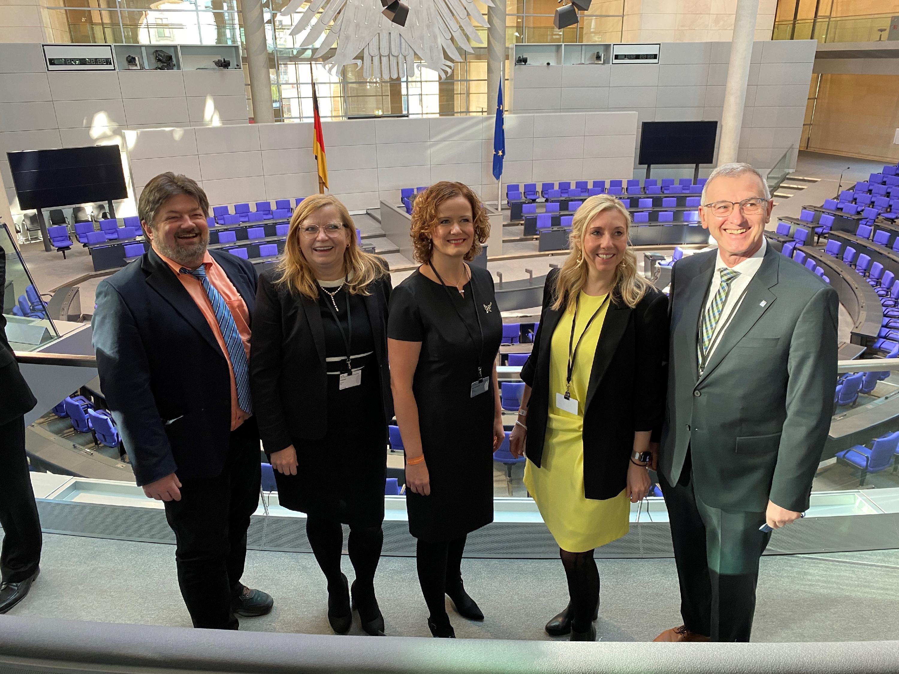 Steinmeier-Wahl: Stolze Gabi Schmidt und routinierter Hans Herold waren ...