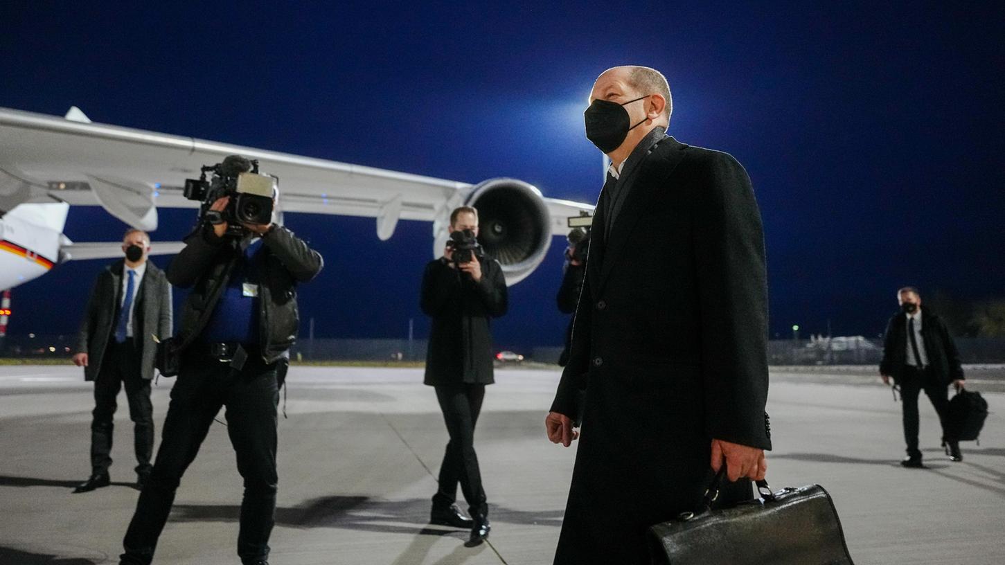 Scholz landete am Vormittag in Moskau. Er ließ sich noch im Flugzeug auf das Coronavirus testen - doch das reicht Putin offenbar nicht.