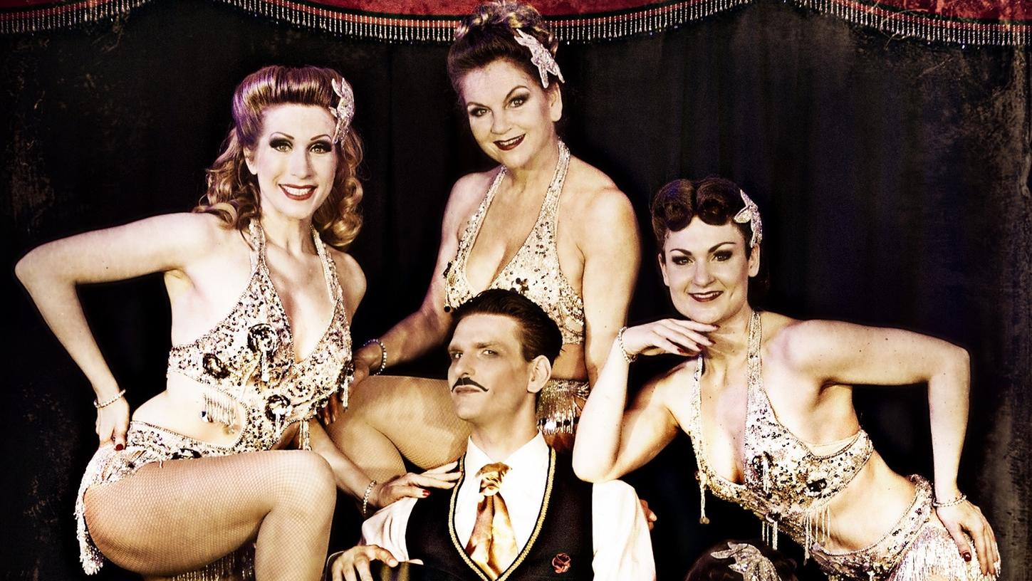 Das "Burlesque Show"-Ensemble der Roten Bühne. 