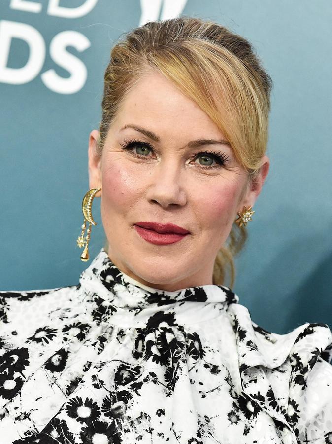 Christina Applegate alias Kelly Bundy - von ihrem Serienvater nur "Dumpfbacke " genannt - feierte nach dem Ende von "Eine schrecklich nette Familie" große Erfolge in Kino und TV. Christina Applegate alias Kelly Bundy - von ihrem Serienvater nur "Dumpfbacke " genannt - feierte nach dem Ende von "Eine schrecklich nette Familie" große Erfolge in Kino und TV.