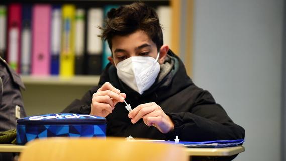 Virologe über Masken und Tests an Schulen: "Sinn für Realität verloren" 